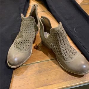 Adorable bootieslike new sz7.5
